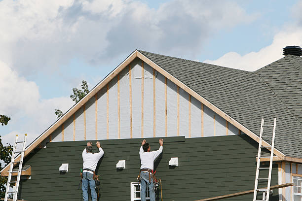 Professional Vinyl Siding technician working in Martins Ferry, OH